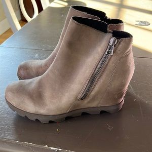 SOREL Women Joan Of Artic Ankle Leather Wedge Chelsea boots shoes sz 8.5